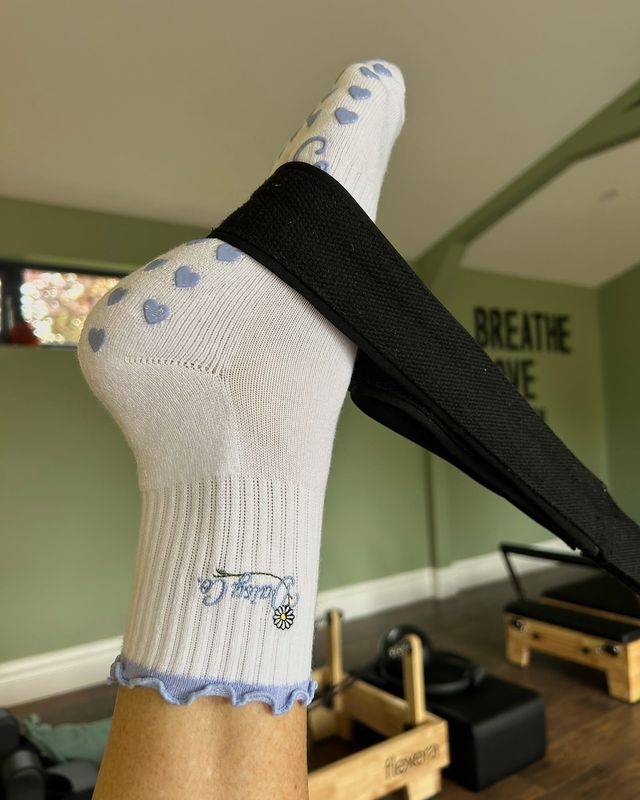 Lilac Dream grip socks with a resistance strap